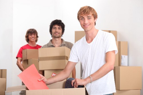 Careful packing support for fragile items during a Blackwall move